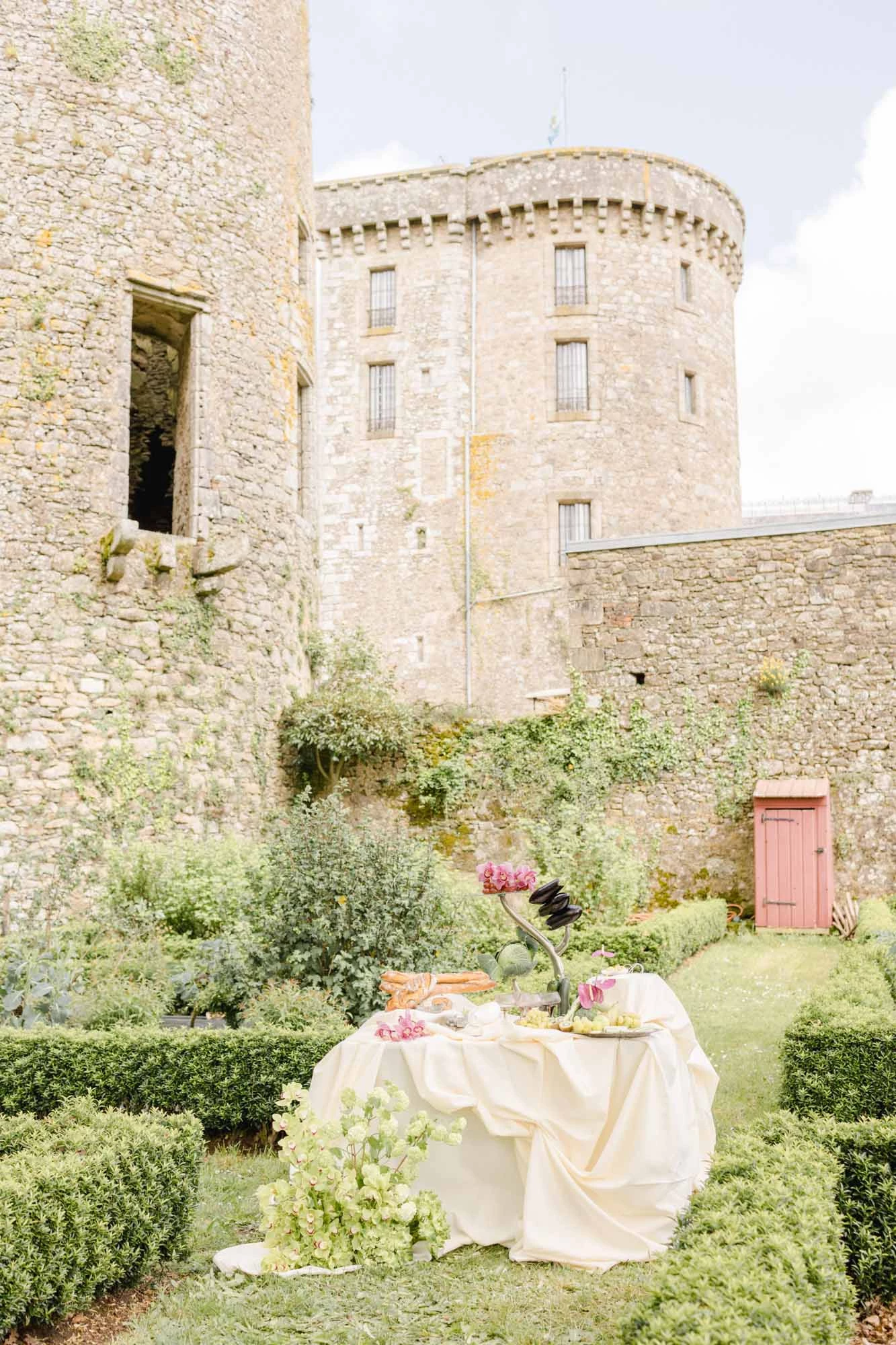 robe rose composition florale gris marron